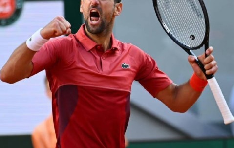 南宫娱乐-德约科维奇在RNG比赛中锐不可当，刷新纪录引发热议！全场沸腾不已(费德勒为什么打不过德约科维奇)