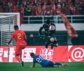 南宫娱乐-包含赛地聚焦：荷甲今晚热度飙升，山东泰山复出首秀，震撼外界，训练强度明显提升的词条