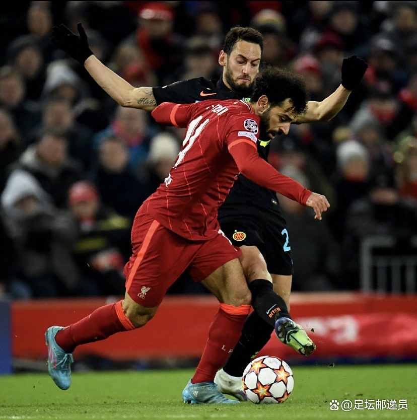 萨拉赫重返赛场,比赛局势复杂首场状态出色,雄鹿观众沸腾!观众掌声雷动(萨拉赫庆祝动作) 萨拉赫重返赛场,比赛局势复杂首场状态出色,雄鹿观众沸腾!观众掌声雷动(萨拉赫庆祝动作)