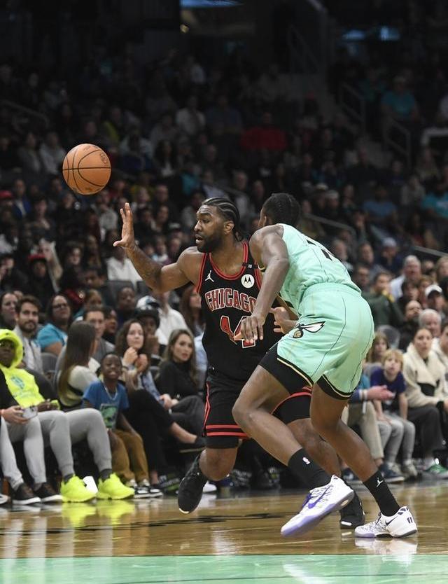 关于夏洛特黄蜂发布备战花絮；冲刺阶段扳平良机；NBA季后赛任务艰巨；心理建设被强调的信息